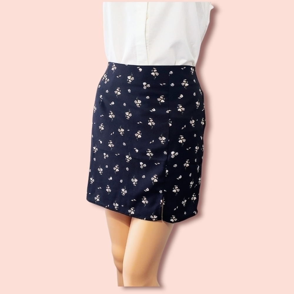 Floral mini skirt - Picture 2 of 5